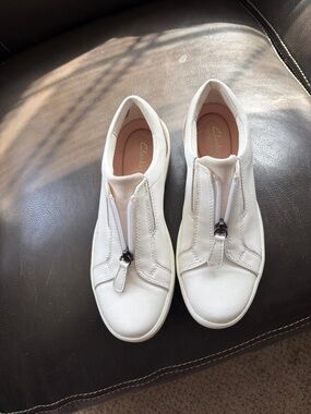 Clarks White Front-Zip Women’s Casual Sneakers